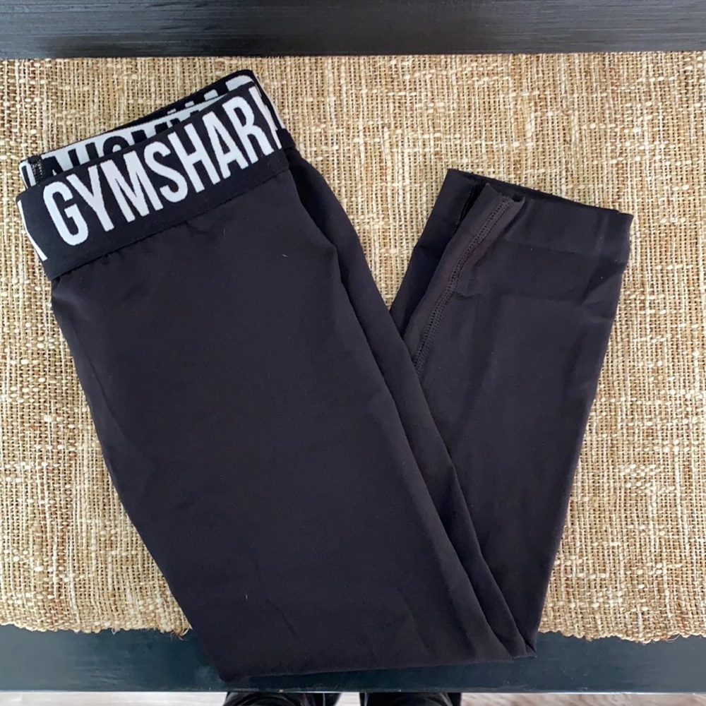 GYMSHARK black crop leggings